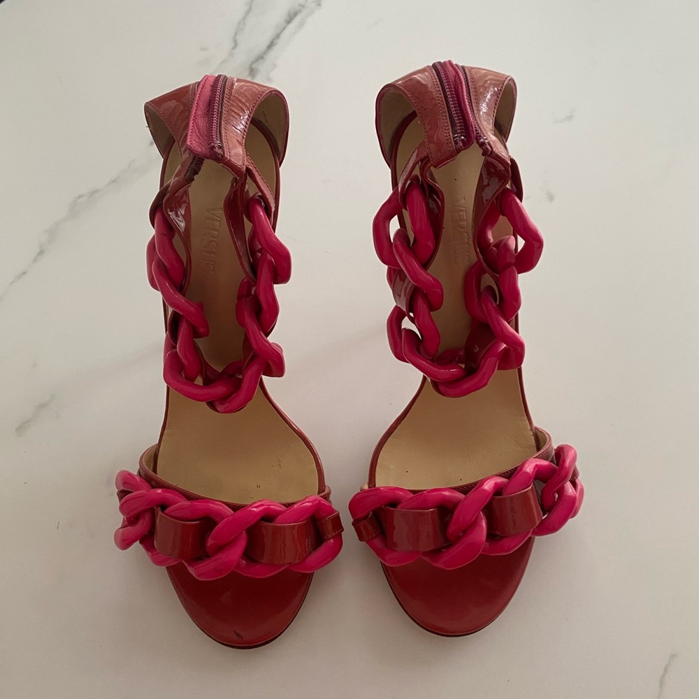 Size 40.5, Versus/Versace, Magenta Chain Link Heels.